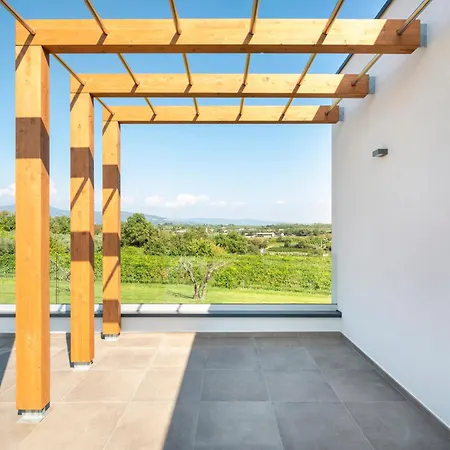 Angelina Villa Lazise