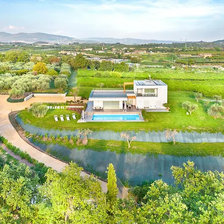 Angelina Villa Lazise
